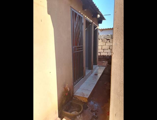 6 BEDROOM HOUSE FOR SALE IN XUBENE